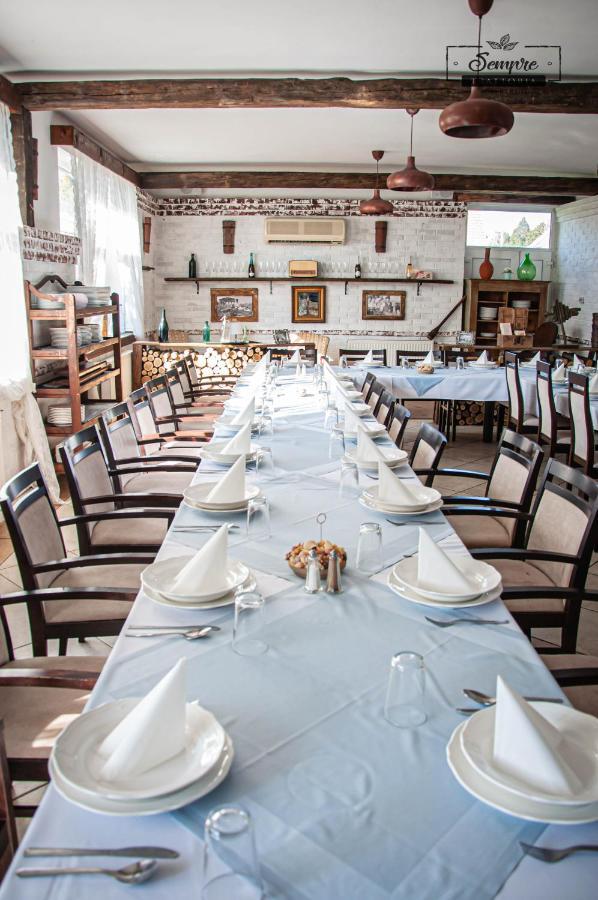 Sempre Etterem Es Panzio Bed & Breakfast İstolni Belgrad Dış mekan fotoğraf